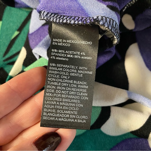 Chico’s Travelers coastline floral V-Neck stretch Top purple nightshade size L - Picture 16 of 16